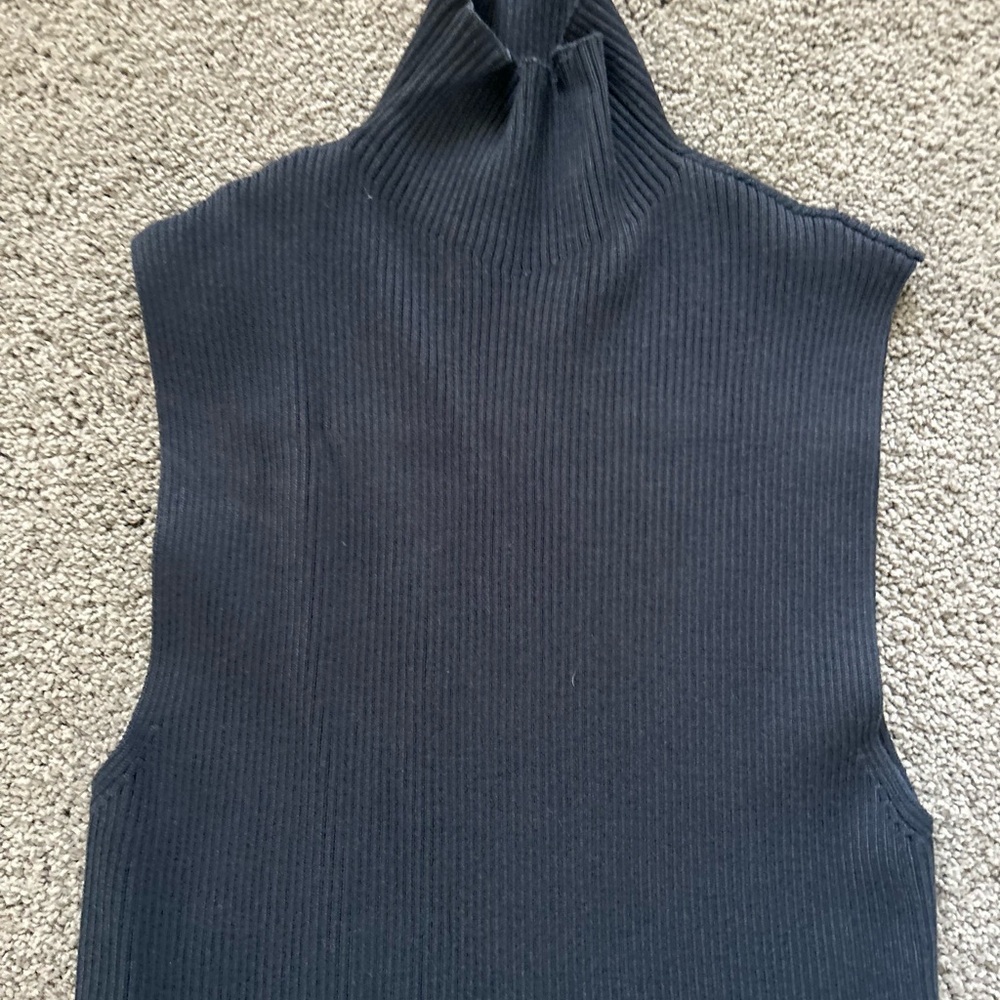 3/$20- Zara Ribbed Top - Picture 2 of 3
